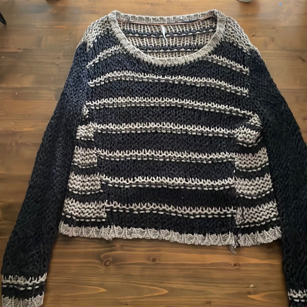 Free people sweater M